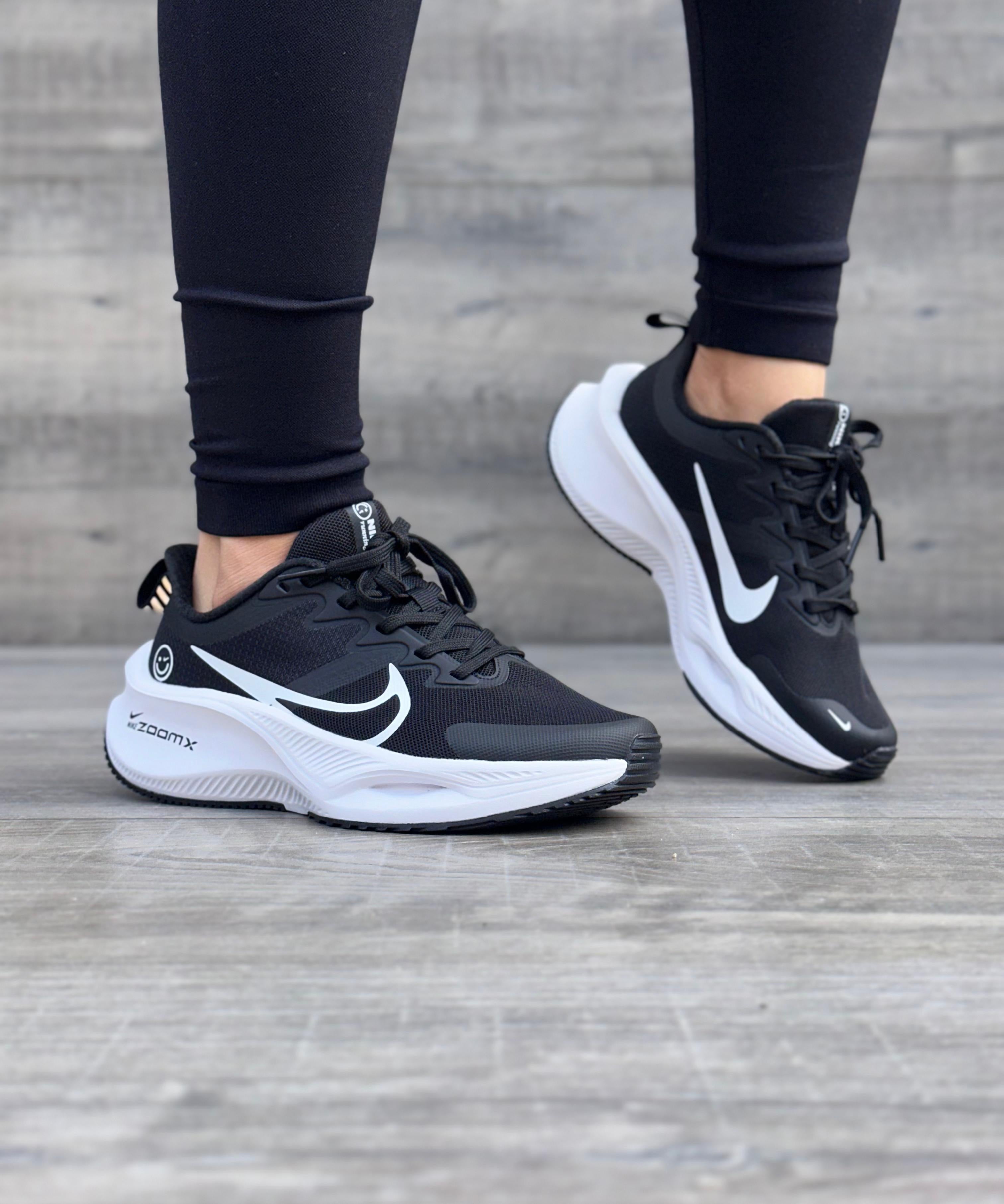 NIKE ZOOM CARITA NEGRO - BLANCO