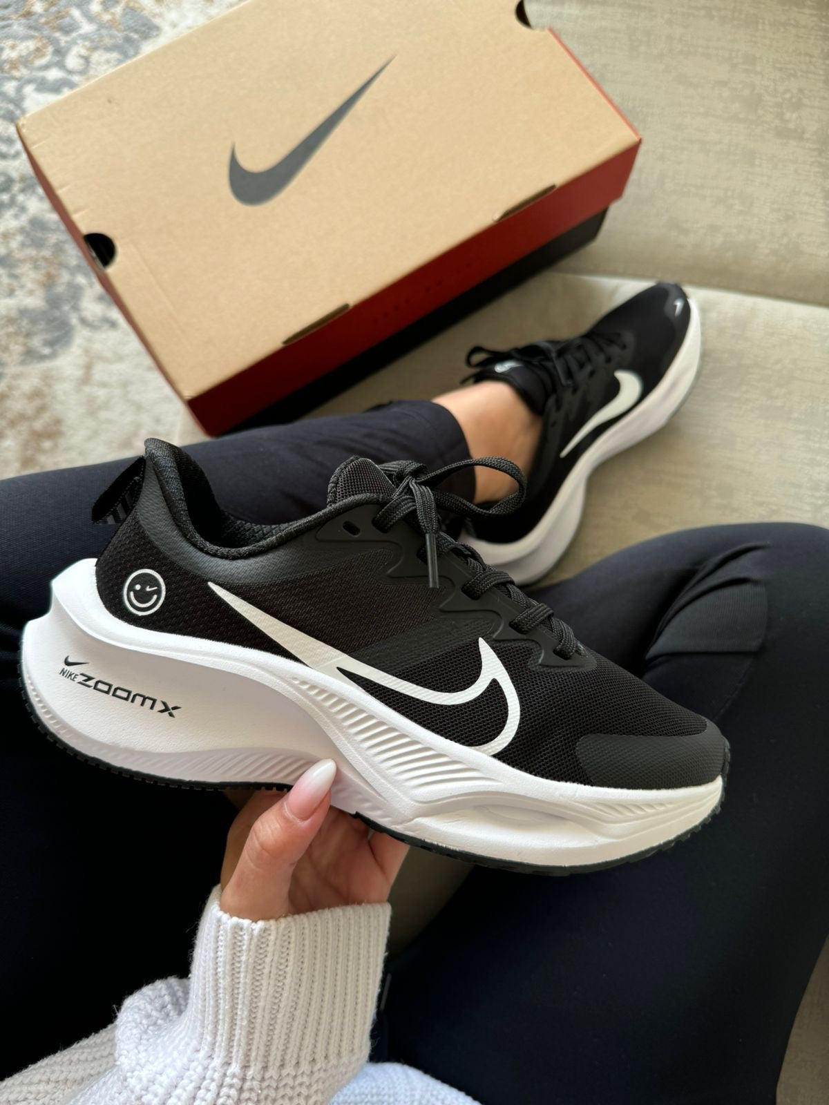 NIKE ZOOM CARITA NEGRO - BLANCO