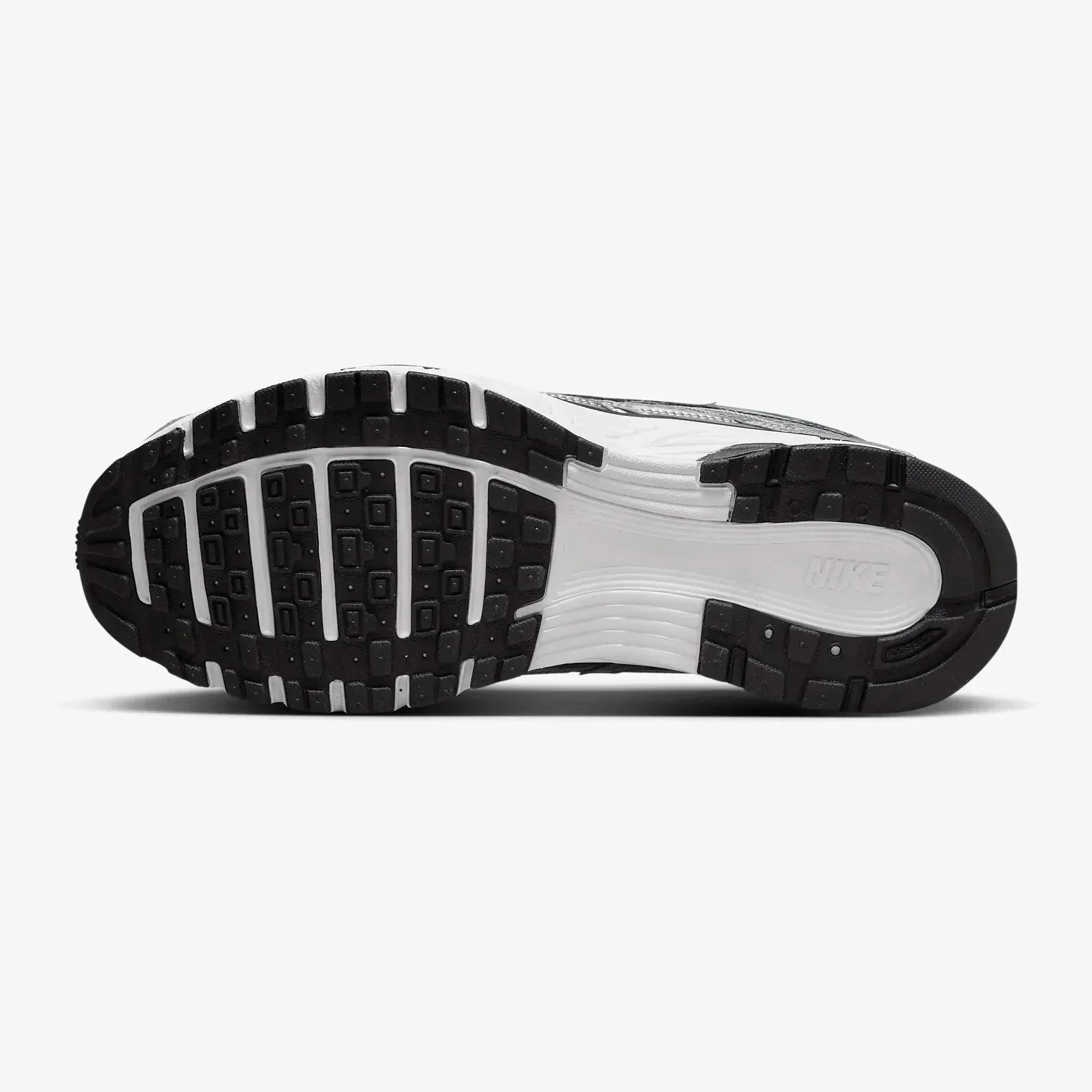 NIKE P 6000 GRIS PLATA