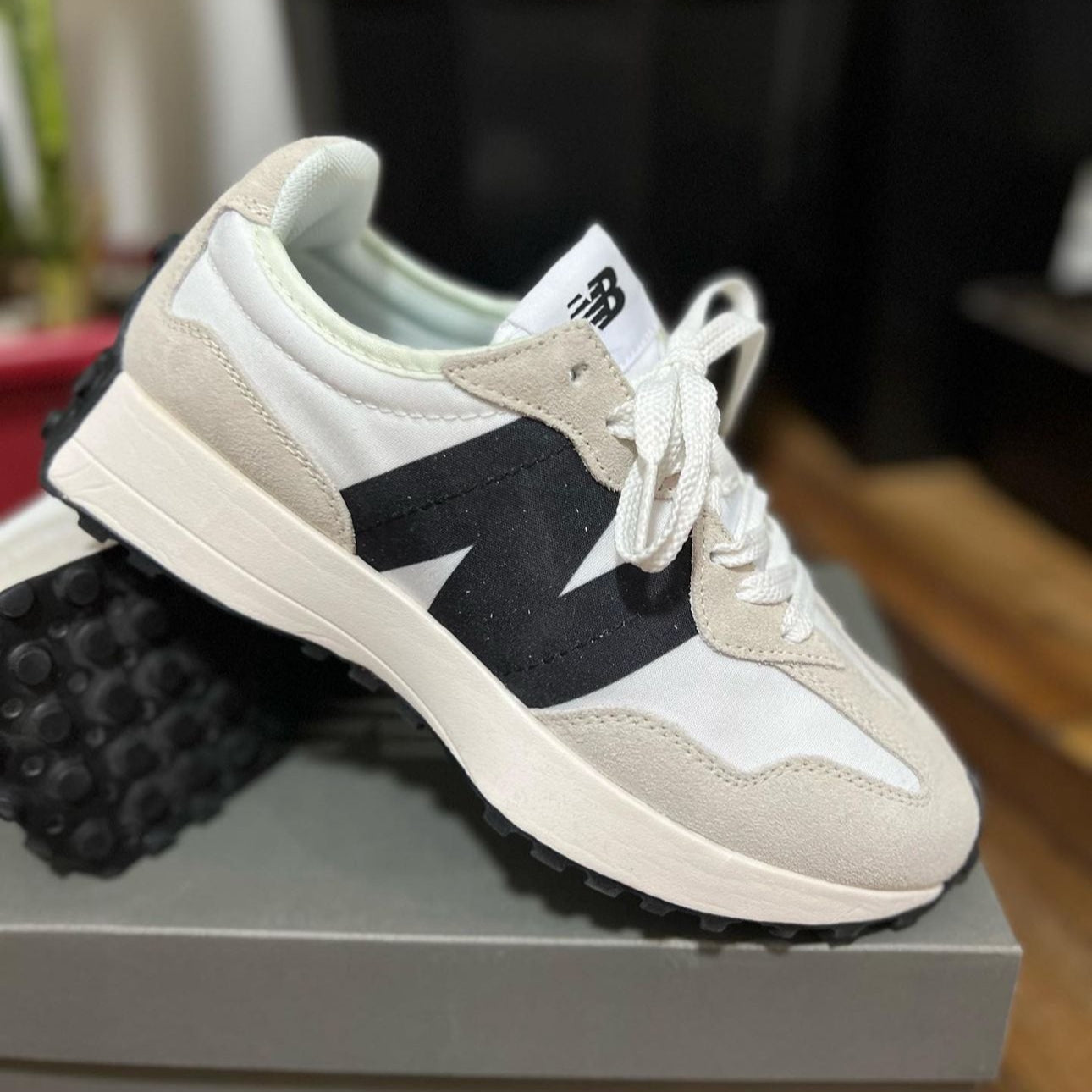 NEW BALANCE 327 BLANCO - NEGRO